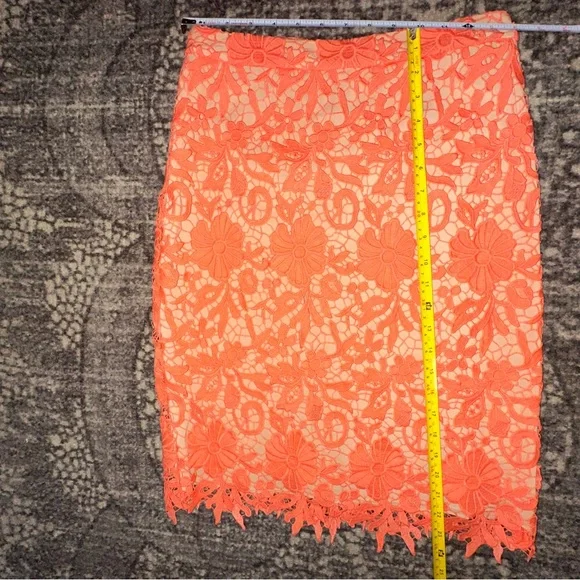 Alice + Olivia Women’s Size 6 Orange Crochet Lace Nude Knee Length Pencil Skirt - Picture 8 of 9